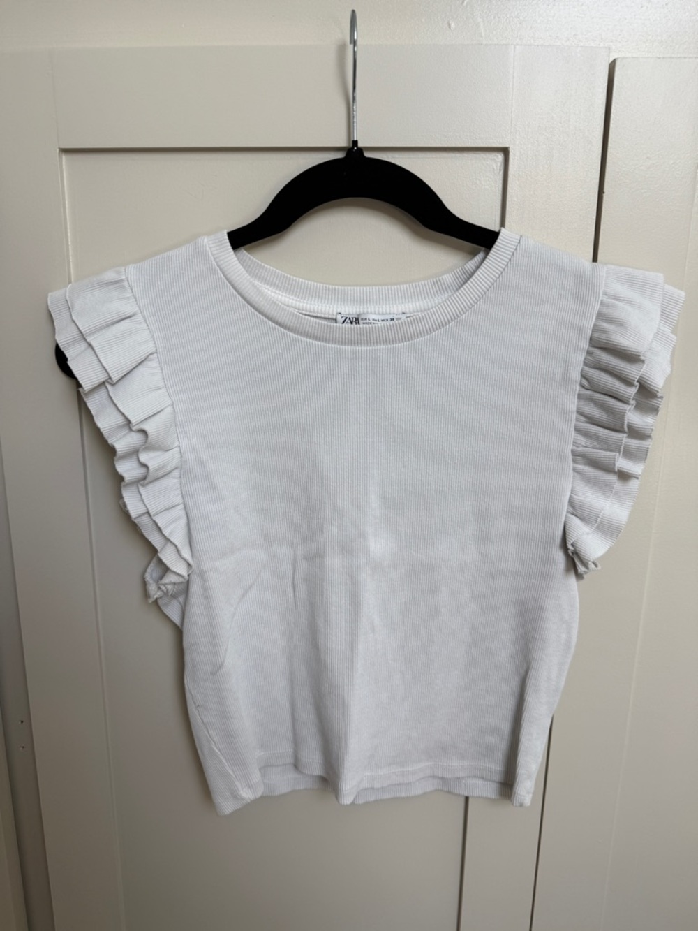 Zara White Ribbed Knit Top with Ruffled Sleeves